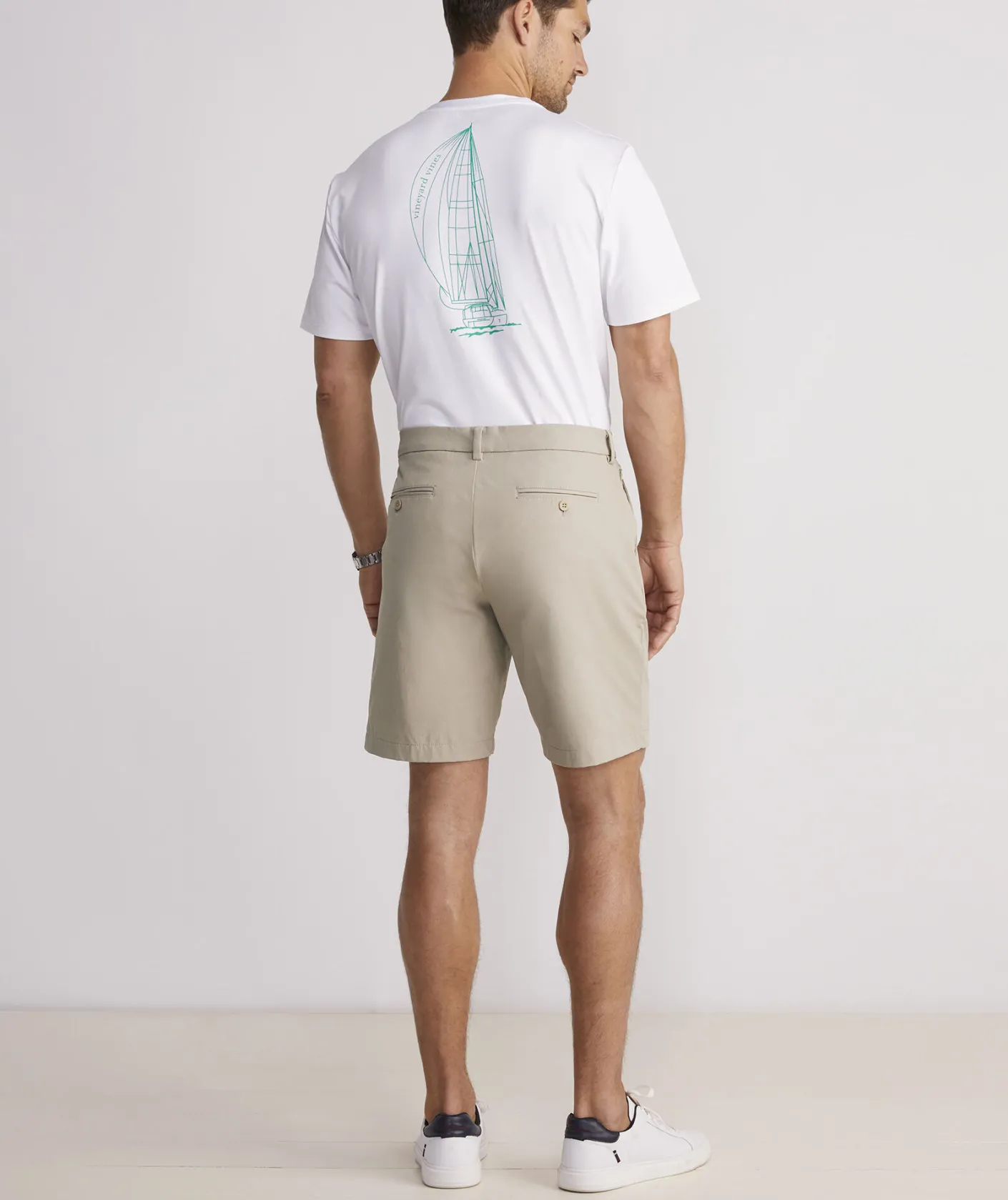 Shorts<Vineyard Vines 9 Inch On-The-Go Shorts Khaki